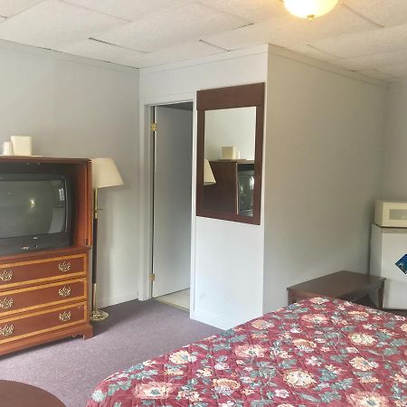 Economy Inn Alfred Bagian luar foto