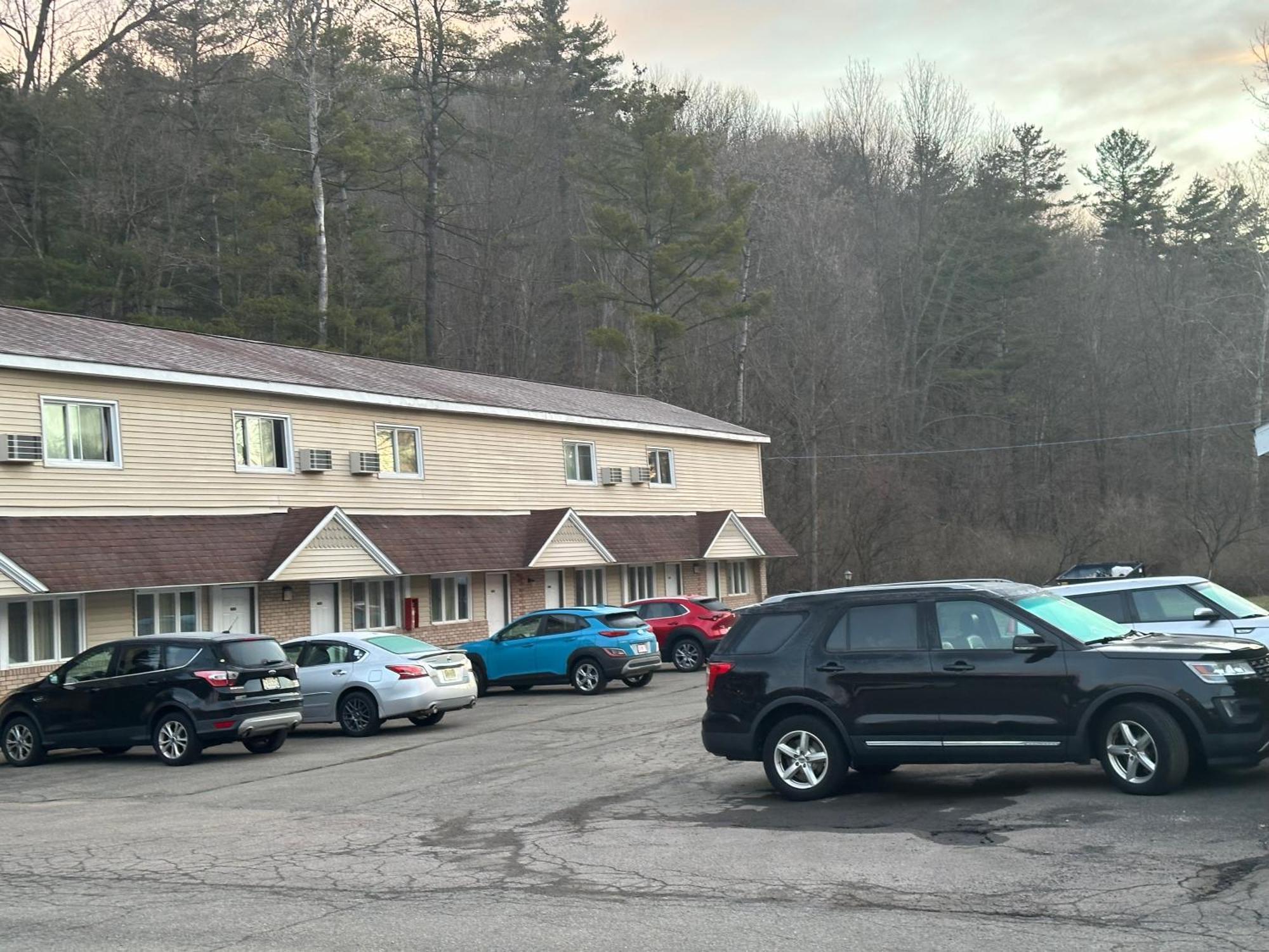 Economy Inn Alfred Bagian luar foto